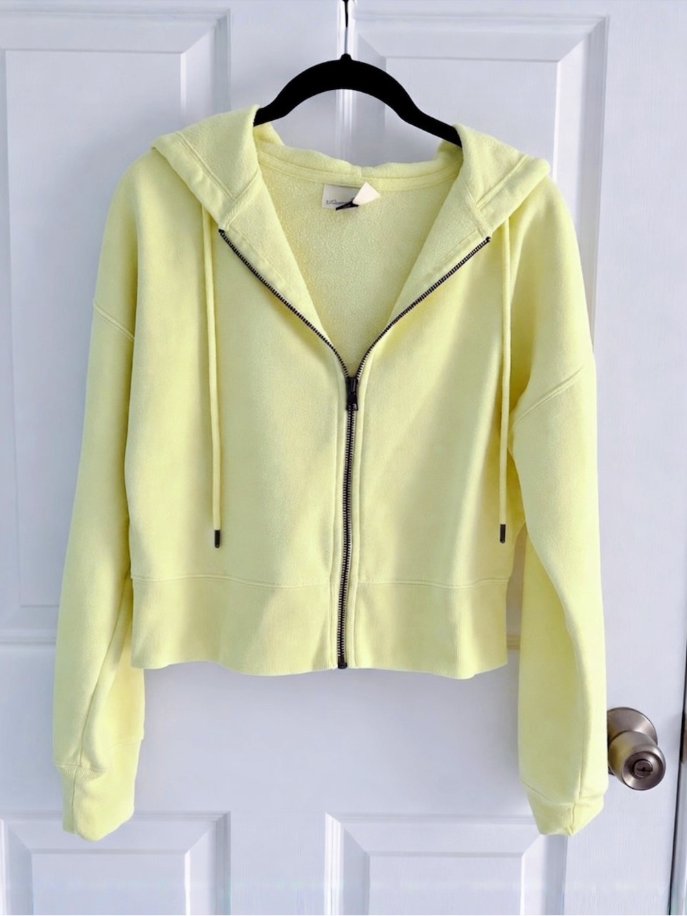 Universal thread hoodie / size s